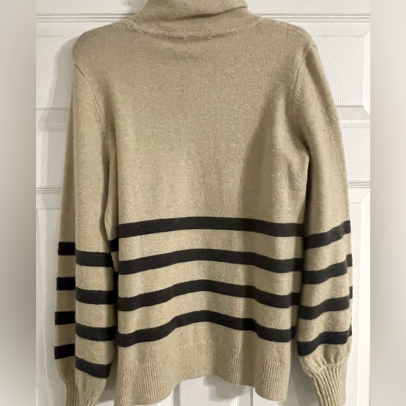 Michael Kors cream turtleneck - Picture 2 of 3